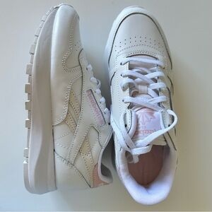 Reebok Classic Women's White Pink Leather Sneakers Cushioned Low Top